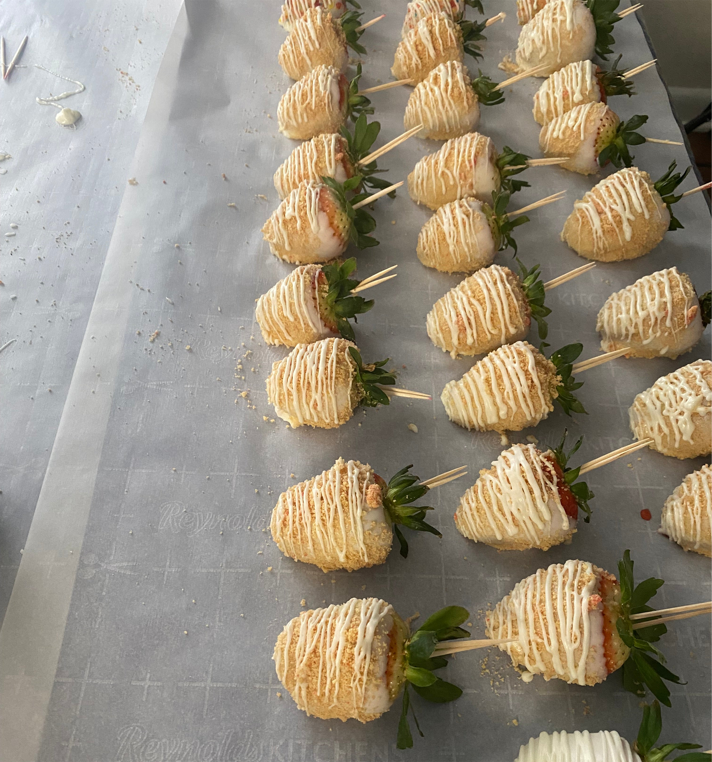 Strawberry Crunch Chocolate Strawberries (6 count)